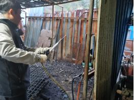 “전기 쇠꼬챙이로 잔인하게 개 도살”…경기도 특사경, 파주시 육견농장 현장 적발 기사 이미지