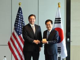 김동연 지사, 론 디샌티스 美 플로리다주지사 만나  무역·투자 파트너십 행사 열고 양 지역 간 경제교류 확대키로 기사 이미지