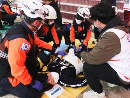 학교에 총기 테러범과 폭발물 드론이 침입한다면… 경기도, 사회재난 합동훈련 실시. 현장 대응력 강화 기사 이미지