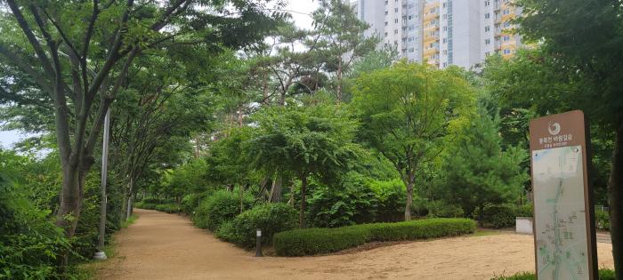 “시민의 눈이 곧 안전망”…평택 통복천 야생 너구리, 제보와 보도로 안전 주의 확산 기사 이미지