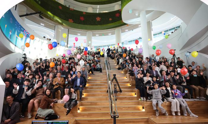 “건물이 아닌 사람을 짓다 — 김동연 지사, ‘경기도서관은 연결의 공간’ 강조” 기사 이미지