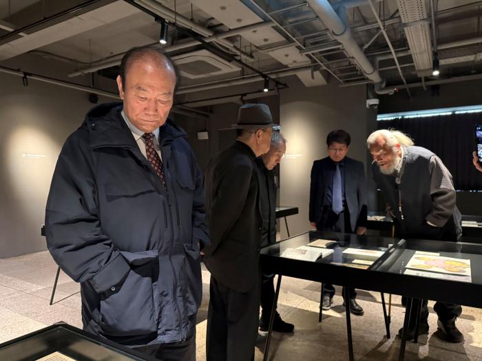 행사 후 참가자들이 민주화운동기념관 M2옛 남영동 대공분실 전시를 관람하고 있다 사진민주화운동기념사업회