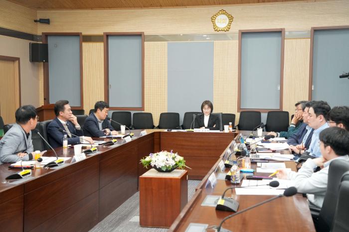 회의를 주관하는 류정화 대표의원사진평택시의회 제공