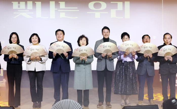 시흥을 밝힌 400개의 빛… “자원봉사자가 지역의 진짜 힘” 기사 이미지