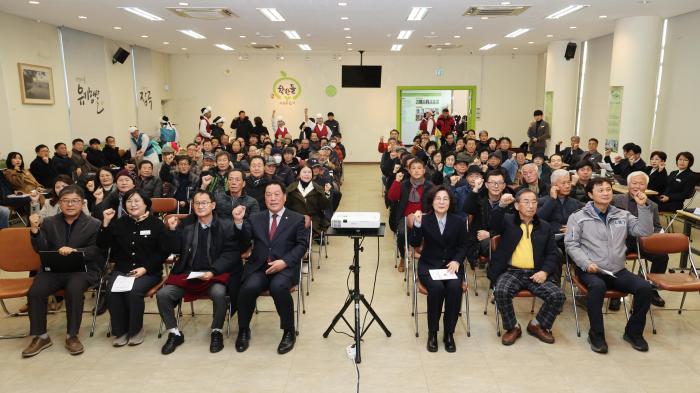 “현안은 현장에서” 고삼면 정책공감토크, 주민 100여 명 참여 기사 이미지