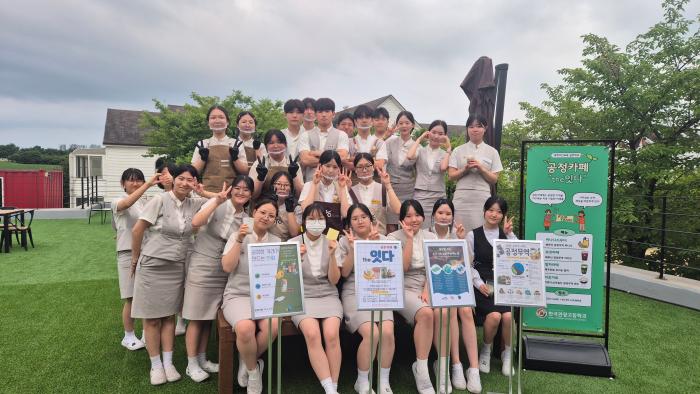 한 잔의 커피에 담은 세계시민의식… 한국관광고, 공정카페 ‘the 잇다’ 운영 기사 이미지