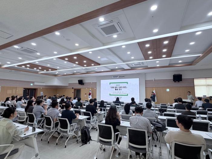 경기도교육청, 복잡해진 의회 업무, 이제 ‘경험’ 아닌 ‘기준’으로 대응한다. 담당자 전문성 높이고 의회와 소통·협력 강화… “경기교육대전환 뒷받침” 기사 이미지
