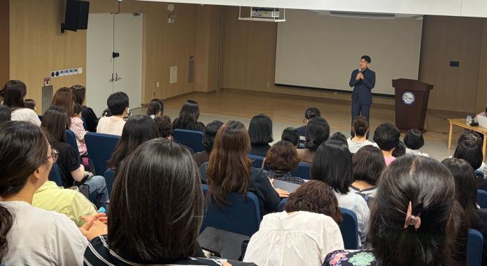 김윤기 교육장 “급식도 AI 시대 선제 대응”… 영양교사·영양사 121명 직무연수 기사 이미지