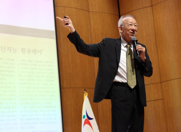 조벽 교수 “AI가 보편화될수록 사람을 잇는 힘 중요”… 안민석 교육감, ‘기술 너머 교육’ 묻다 기사 이미지